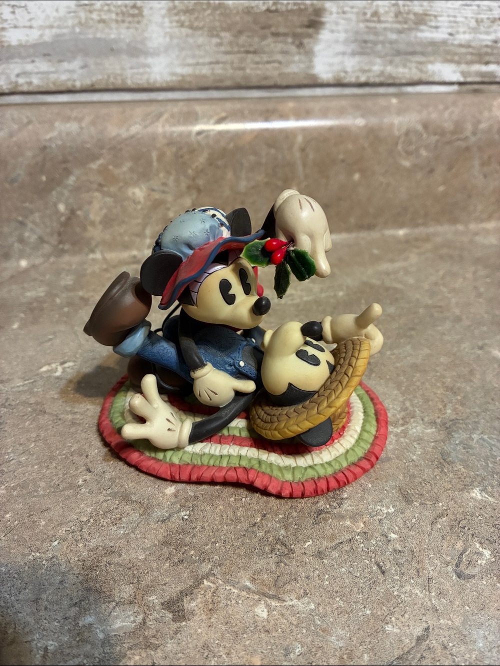 Disney Mickey & Minnie Holiday Figurine